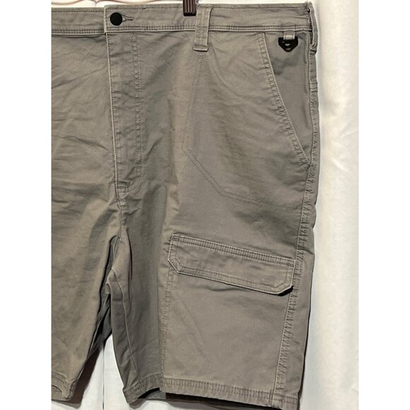 Wrangler Mens Size 42 Light Gray Cargo Shorts With Multiple Pockets & Belt Loops - Picture 4 of 10